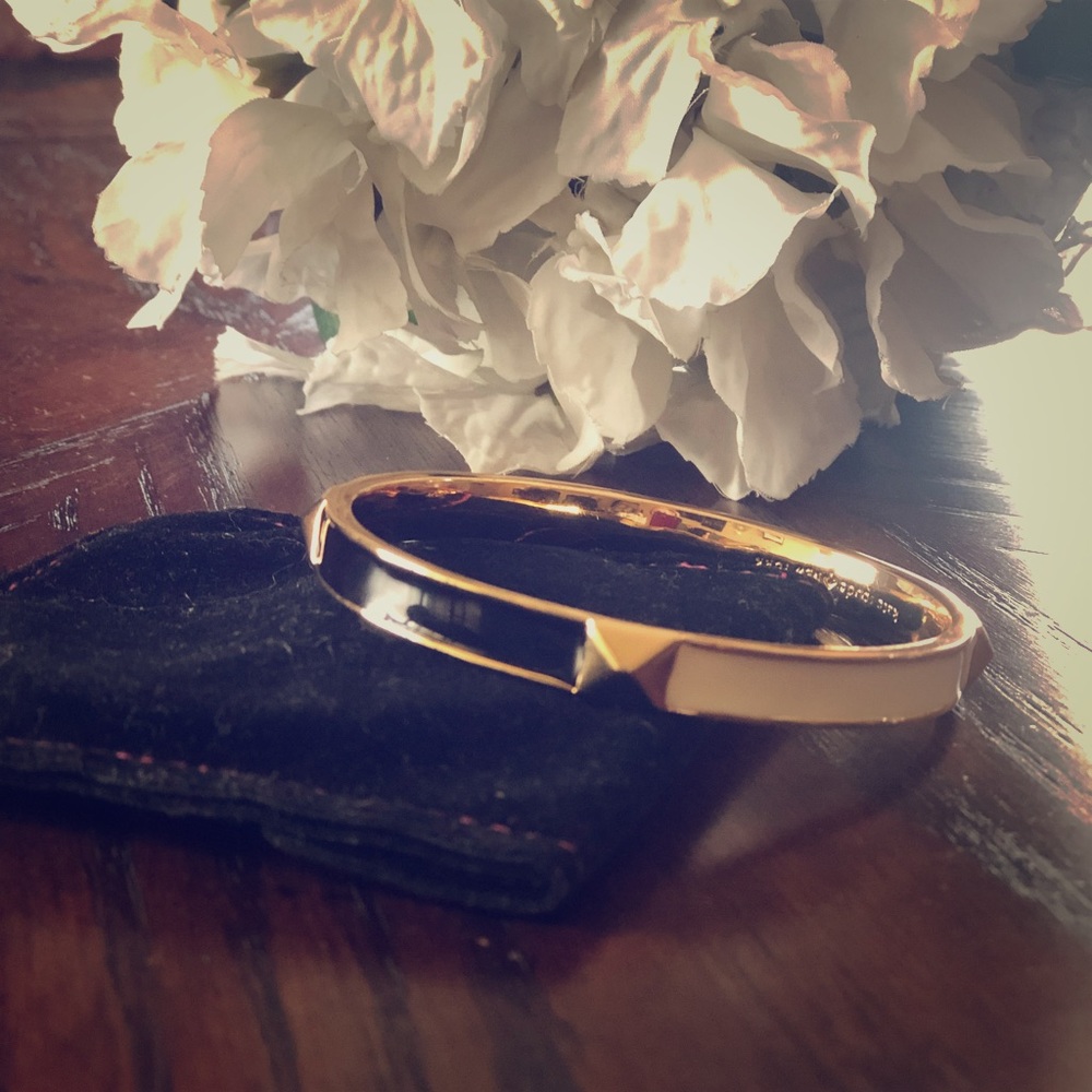 KATE Spade ♠️ Bangle Bracelet, w/velvet cover EUC